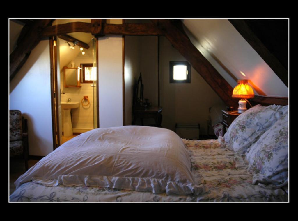 Maryse Et Jean-Pierre Bed & Breakfast Longues-sur-Mer Room photo